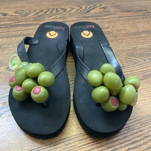 HOT FLOPS Martini size 8 women black with green olives